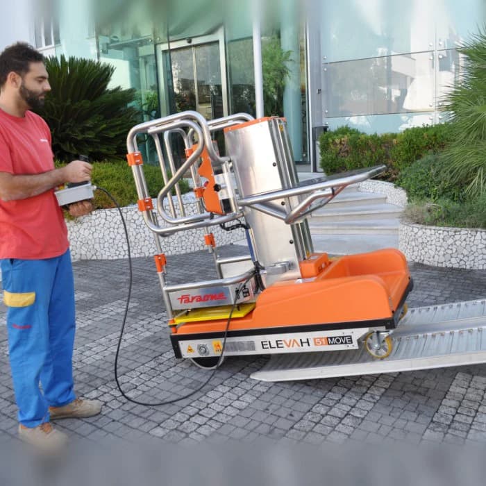 Extra remote control for loading on ramps