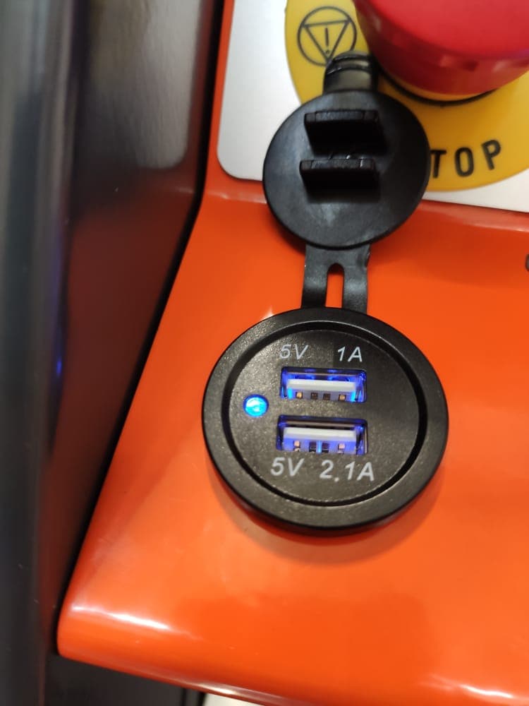 Socket on board basket with USB socket